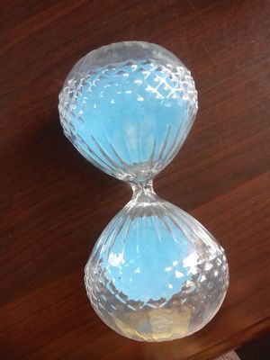 深圳市光明新區(qū)公明寶宏玻璃工藝品廠 專(zhuān)業(yè)定制批發(fā)8字形與波浪紋沙漏，以最優(yōu)價(jià)格打造玻璃工藝品新標(biāo)桿